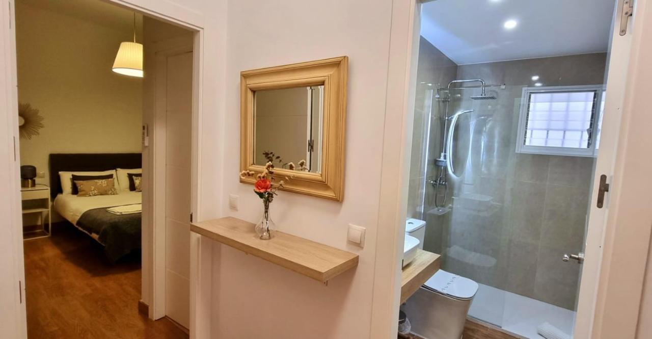 Gleaming & Well Located Apartment In Malaga Center Екстер'єр фото